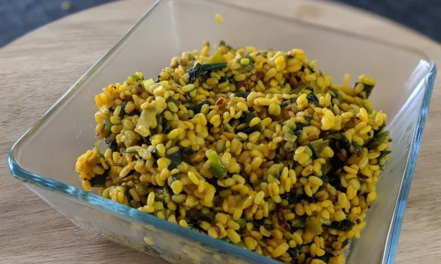 Paticha Kanda with Moong Dal | Hare Pyaj aur Moong Dal Sabzi | Moong Dal ki Sabji